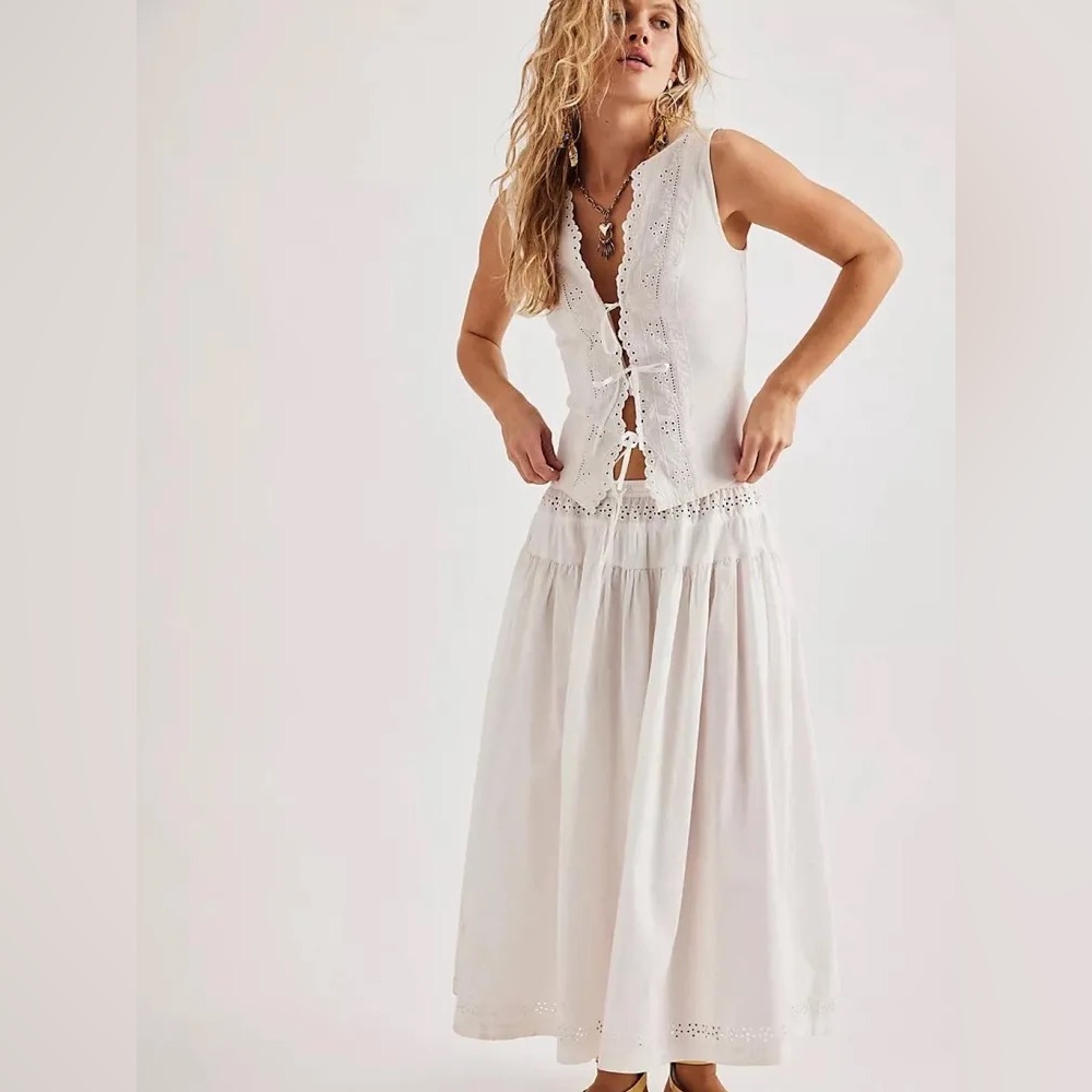 Free People Gesibelle Set : White Eyelet Tie-Front Maxi skirt set
